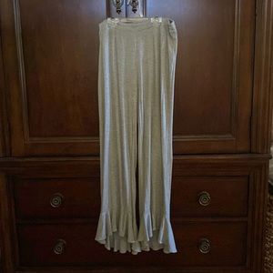 ⭐️ NWOT ⭐️ Lazy Sundays light gray ruffle pant! SMALL
